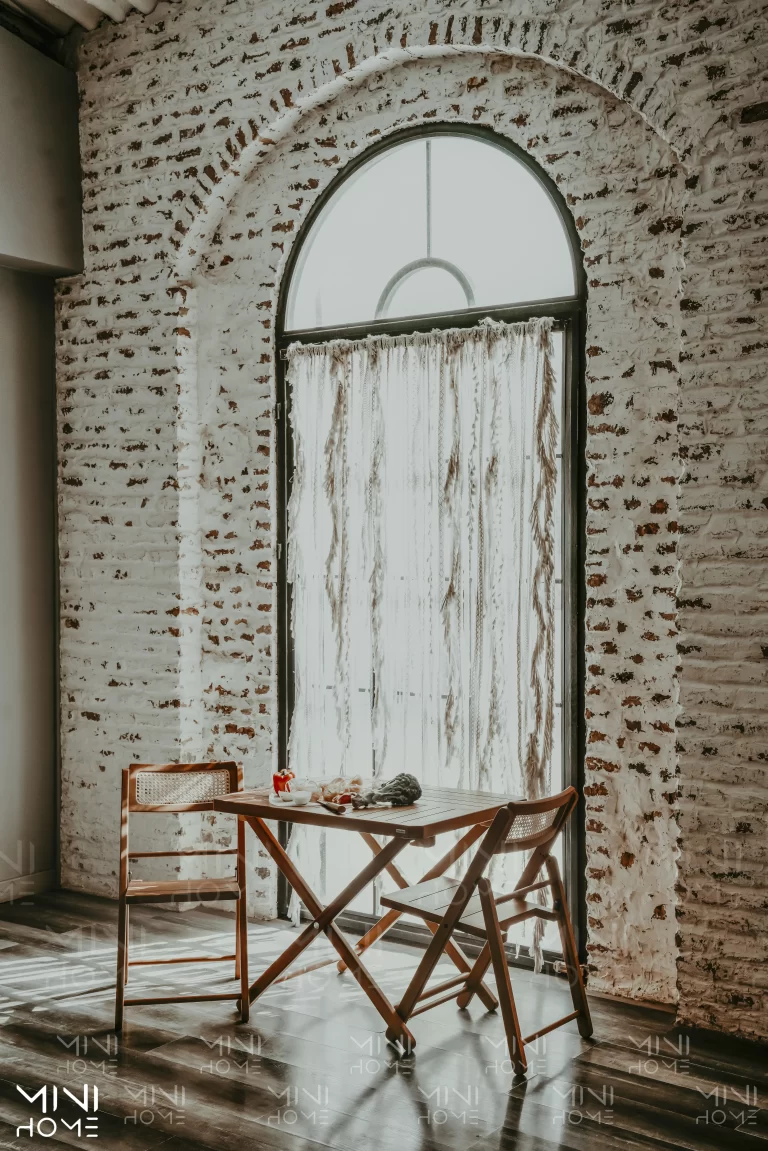 میز چوبی برای کافه و رستوران