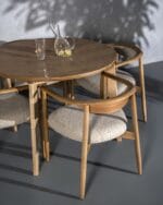 میز چوبی گرد آشپزخانه